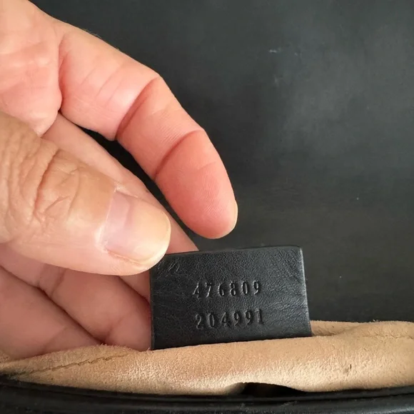 🌟Rare Gucci🌟 Pearl Bag with Gold Chain
Shoulder/ crossbody / belt bag - Picture 6 of 8